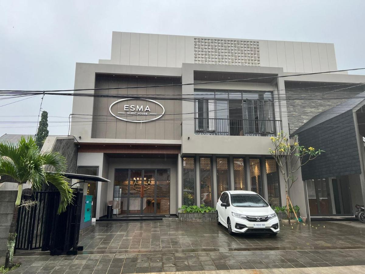 Esma Guesthouse Malang Extérieur photo