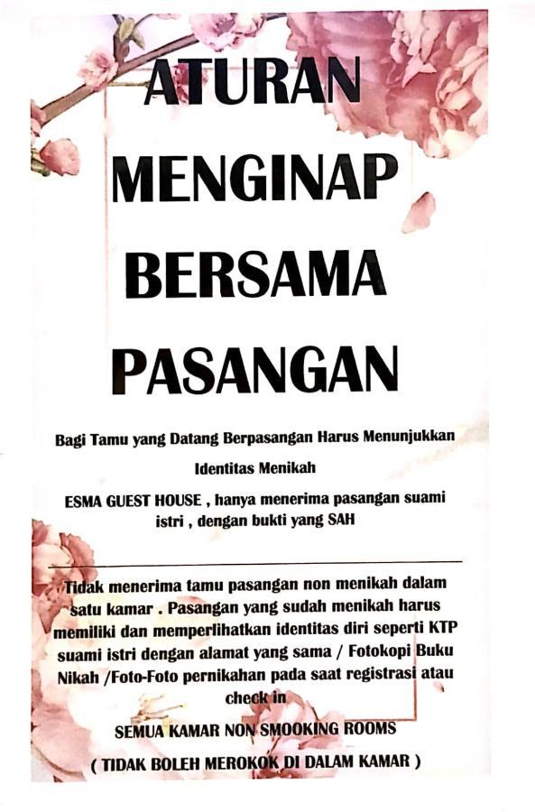 Esma Guesthouse Malang Extérieur photo